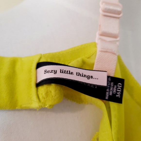 Victoria's Secret Push-up "Sexy Little Things" Bra in Size 36DD + Bonus!! 👙 - Picture 8 of 10